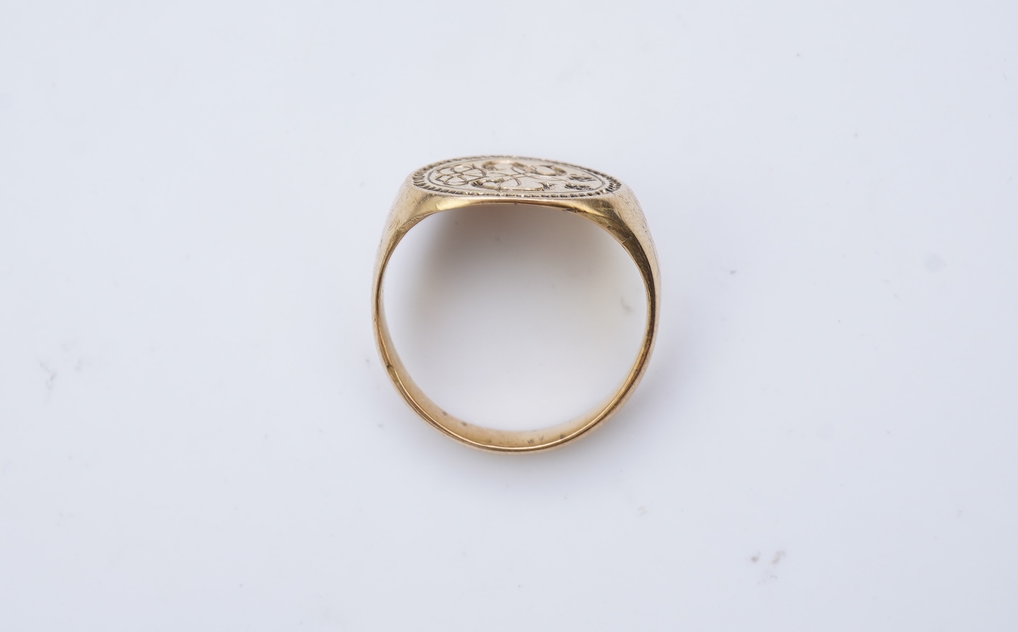 A rare Elizabethan gold signet ring, England, late 16th century
